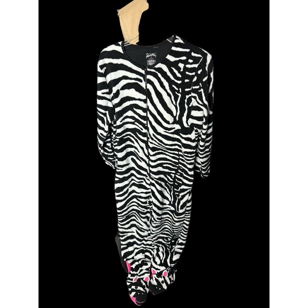 Nic & Nora Zebra One Piece Pajamas Warm Cute Feet Zip Up Size Large